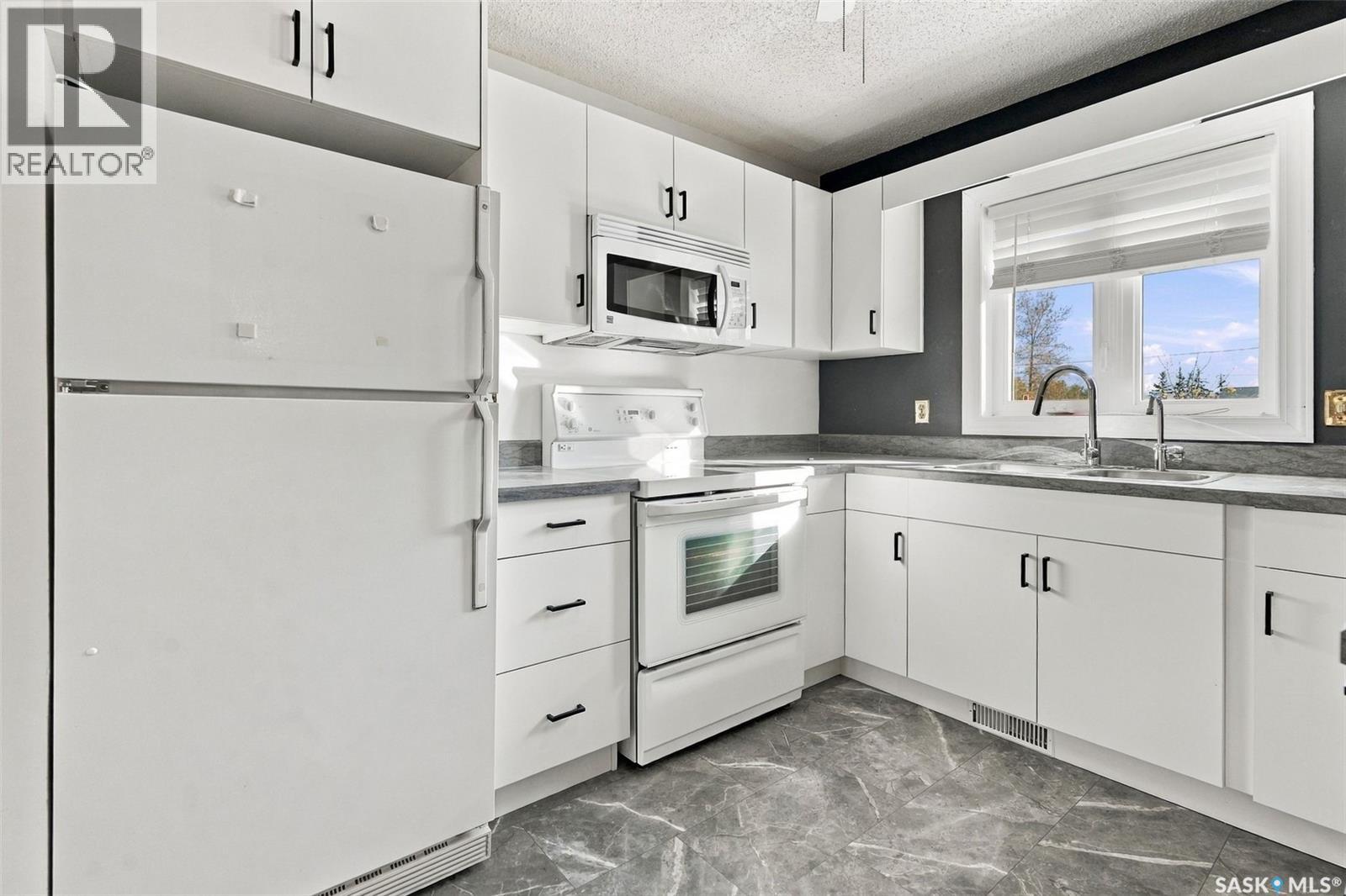 305 3rd AVENUE - 11