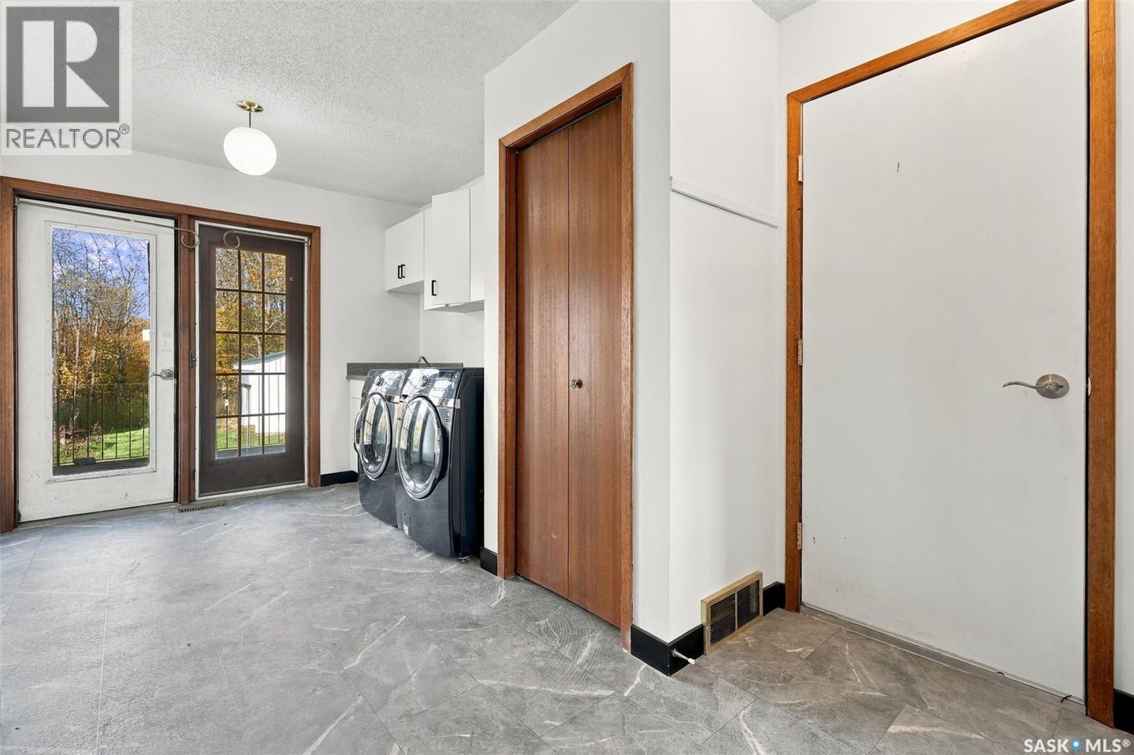 305 3rd AVENUE - 15