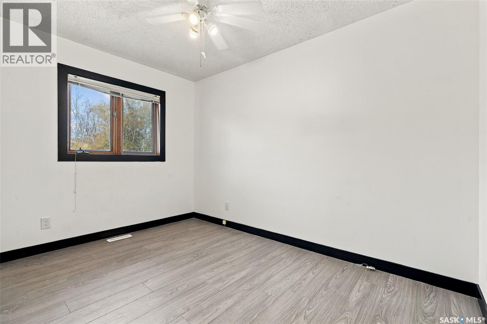 305 3rd AVENUE, Edenwold — photo 18