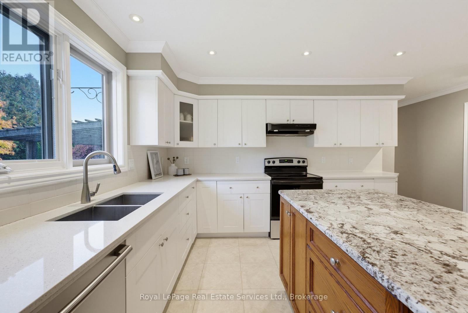 16 Vanstraalen Street — photo 11