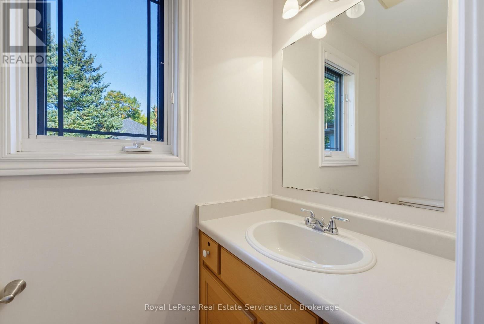 16 Vanstraalen Street — photo 16