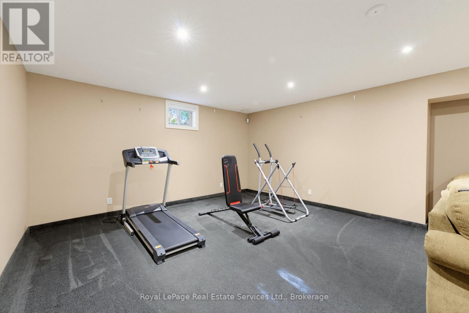 16 Vanstraalen Street — photo 28