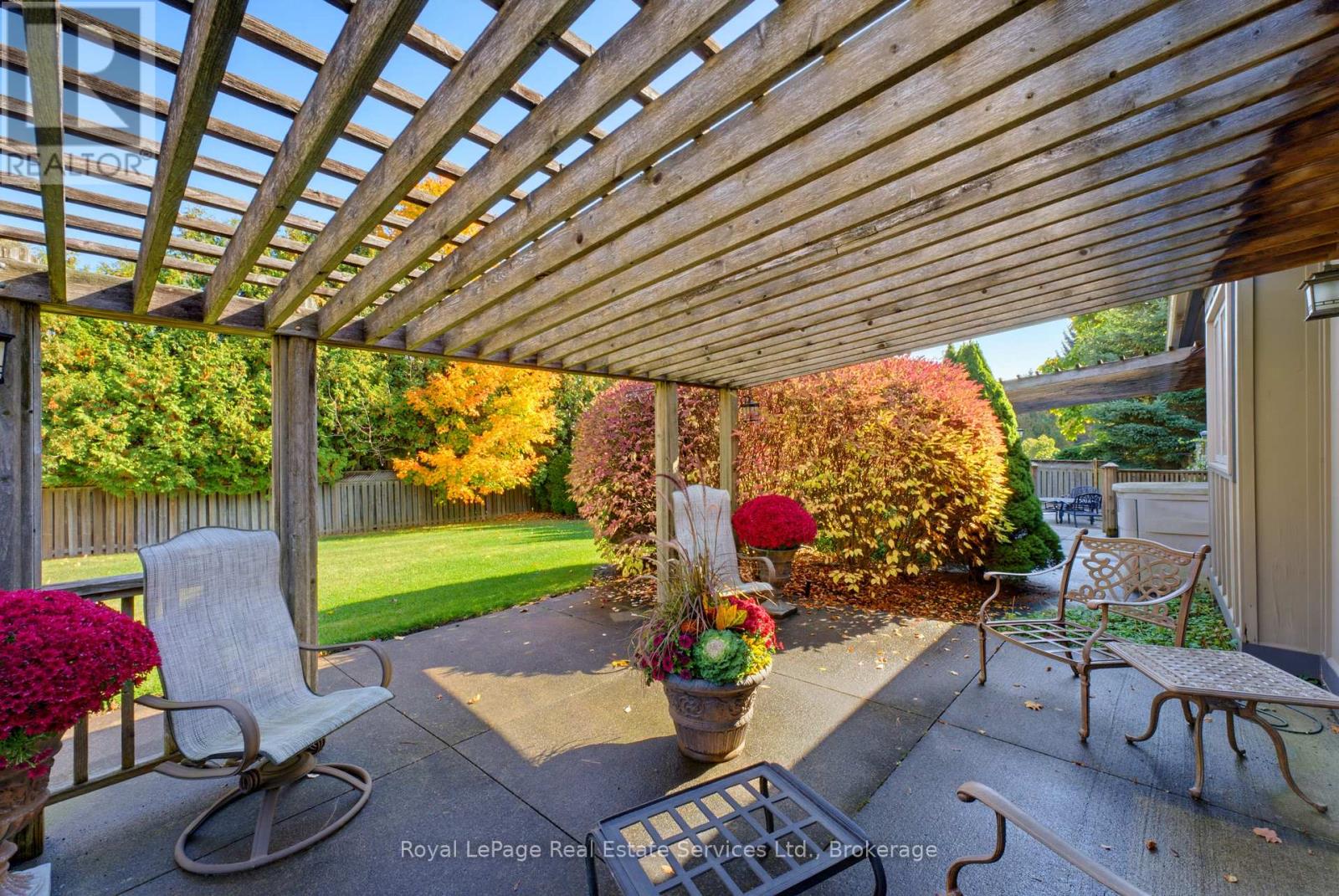 16 Vanstraalen Street — photo 33