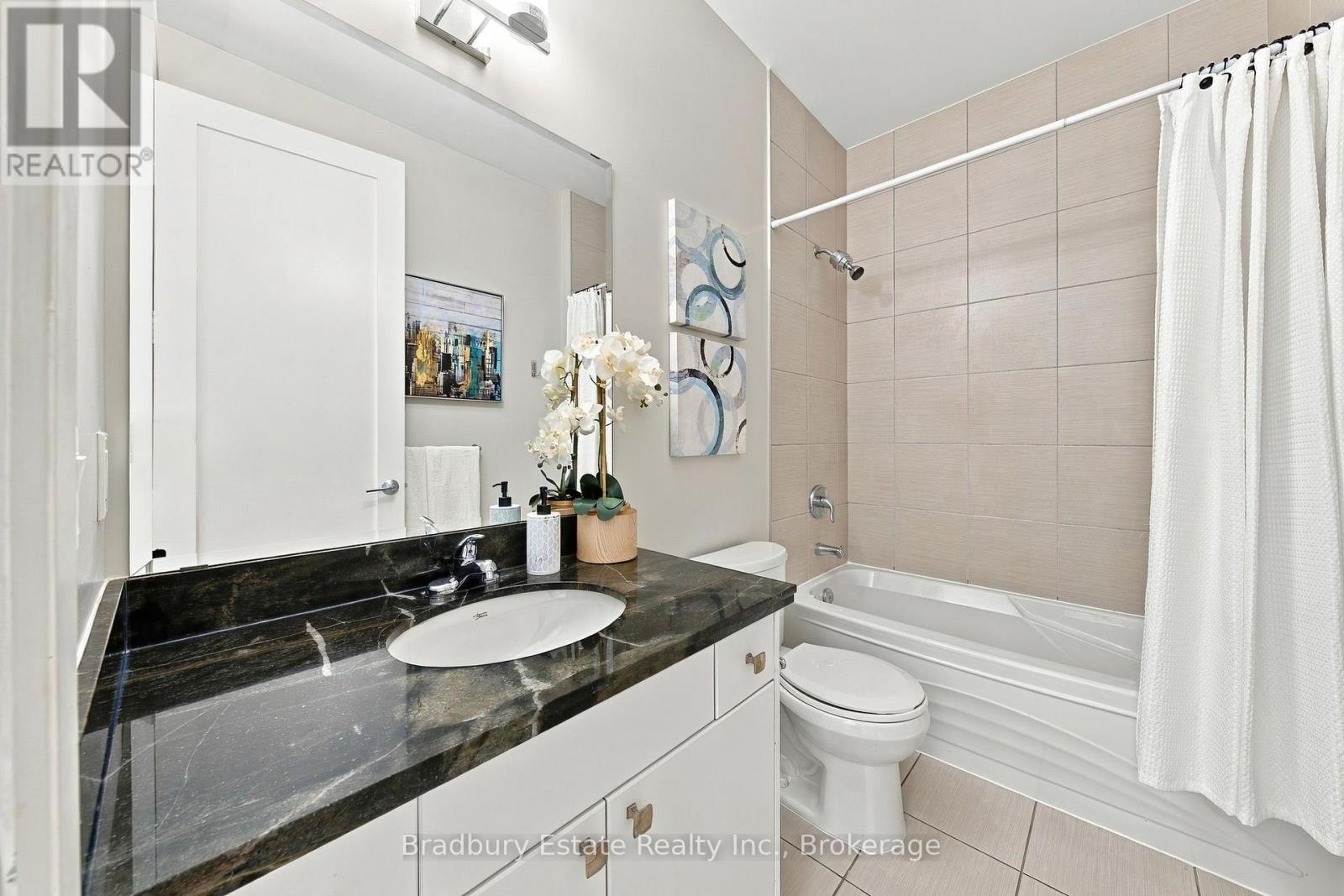 112 King Street East — photo 13