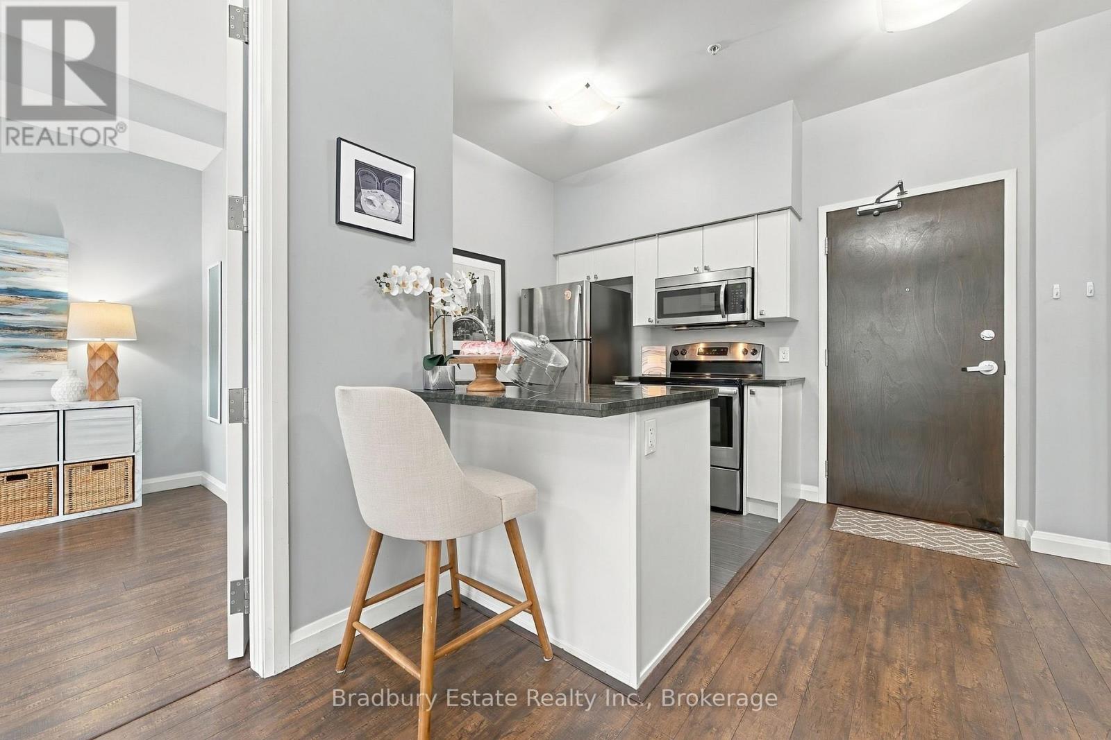 112 King Street East — photo 7