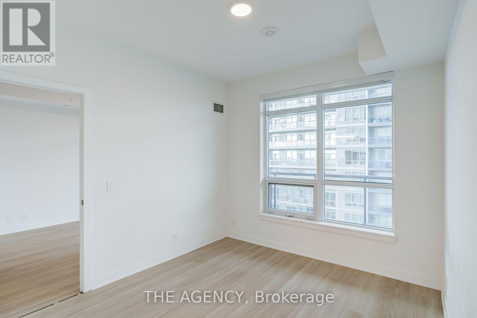30 Upper Mall Way — photo 14