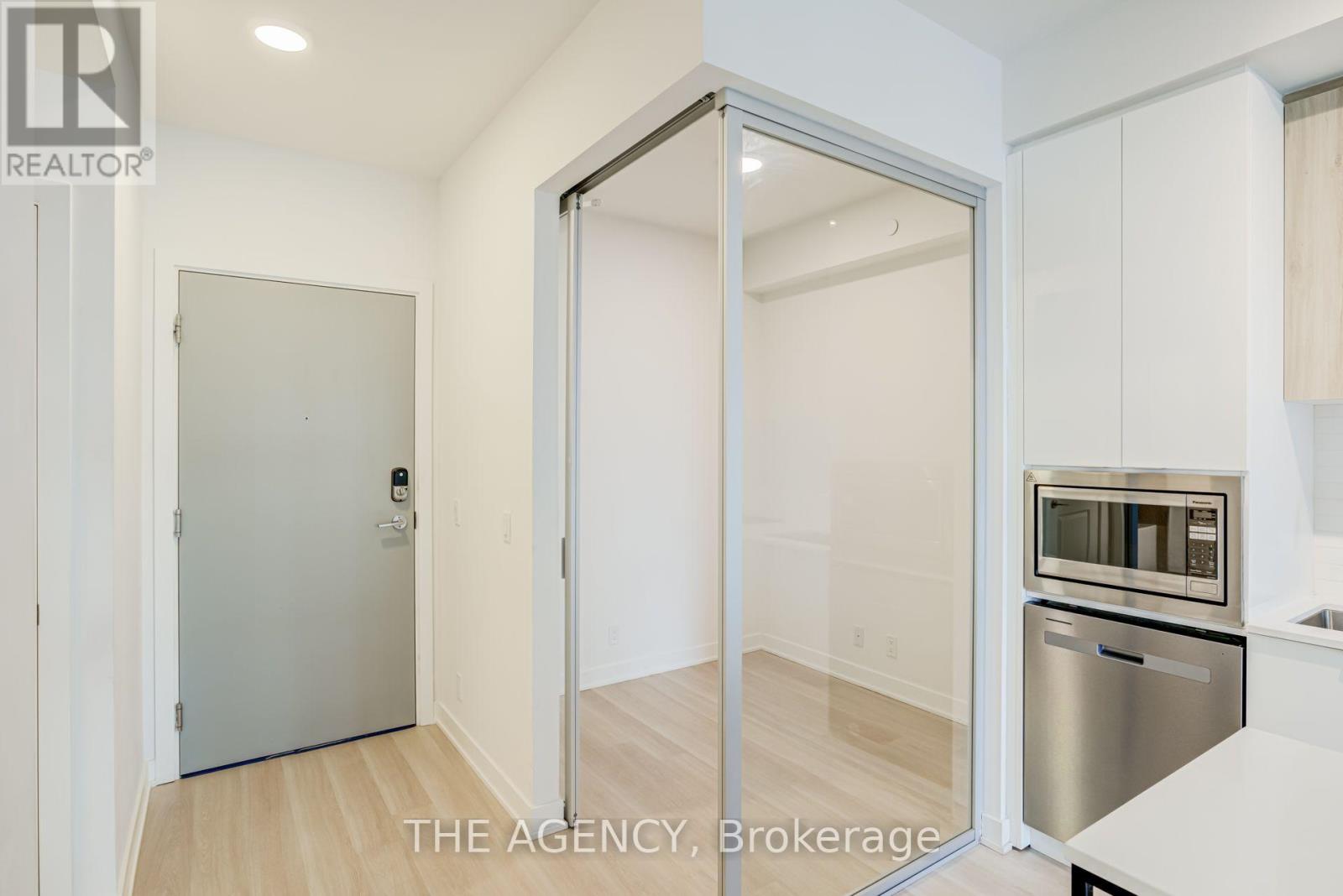 30 Upper Mall Way — photo 16