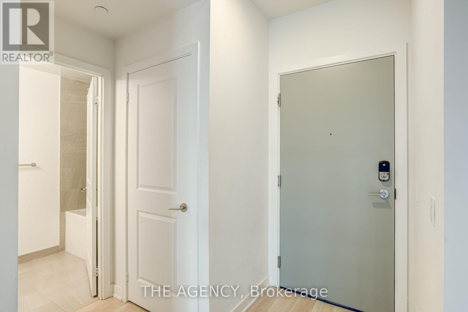 30 Upper Mall Way — photo 19