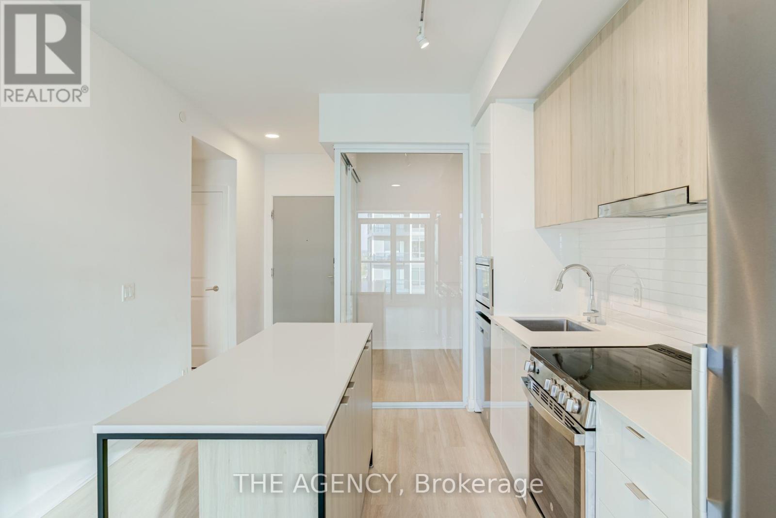 30 Upper Mall Way — photo 8