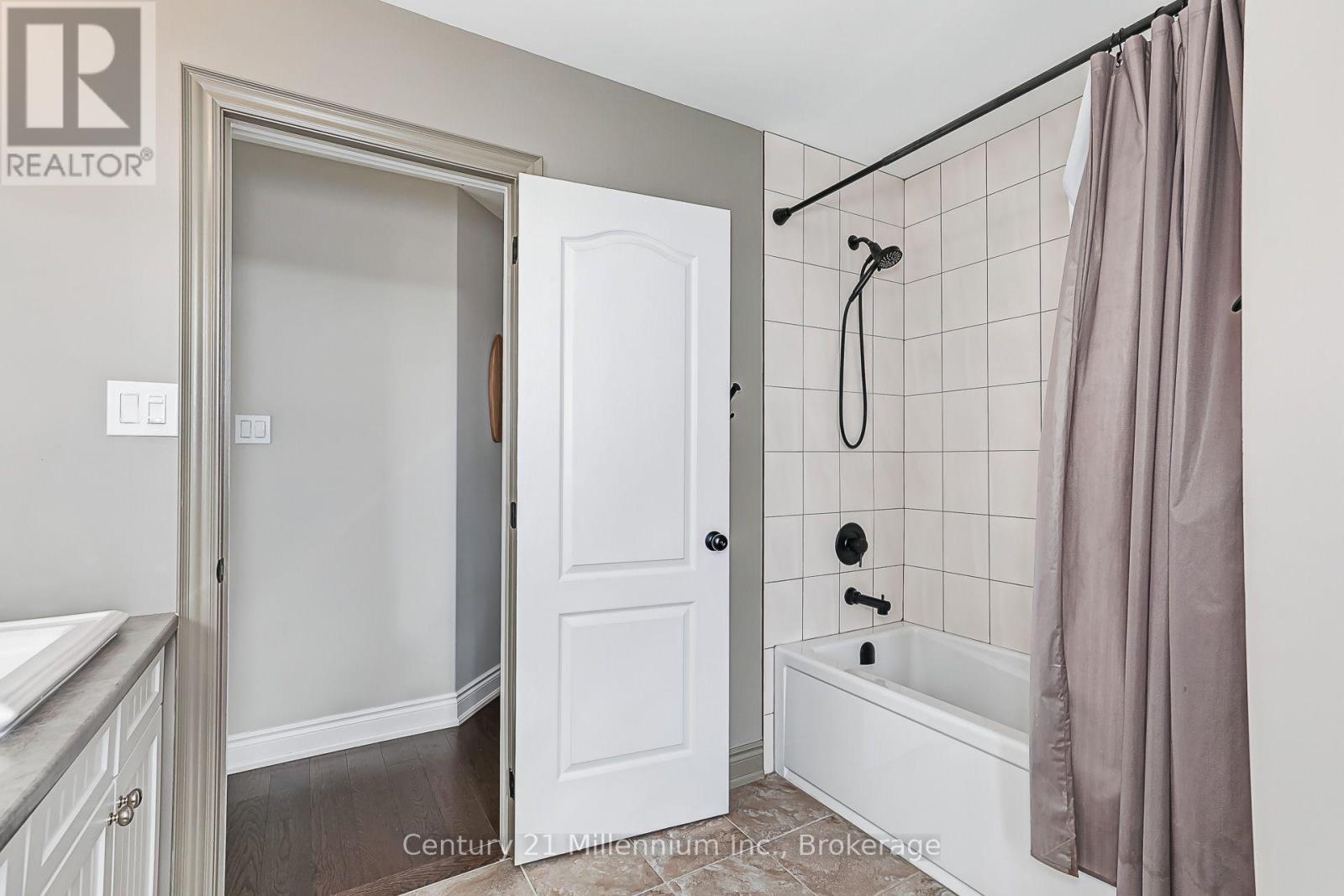 13 GILPIN CRESCENT - 16
