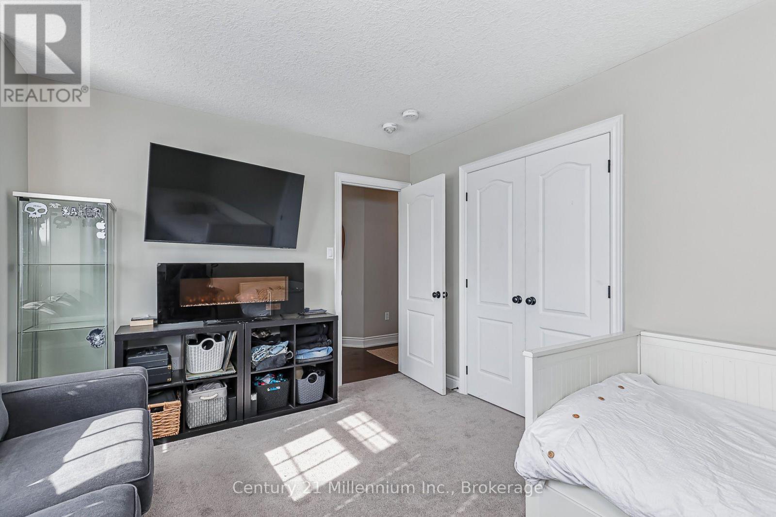13 GILPIN CRESCENT - 18