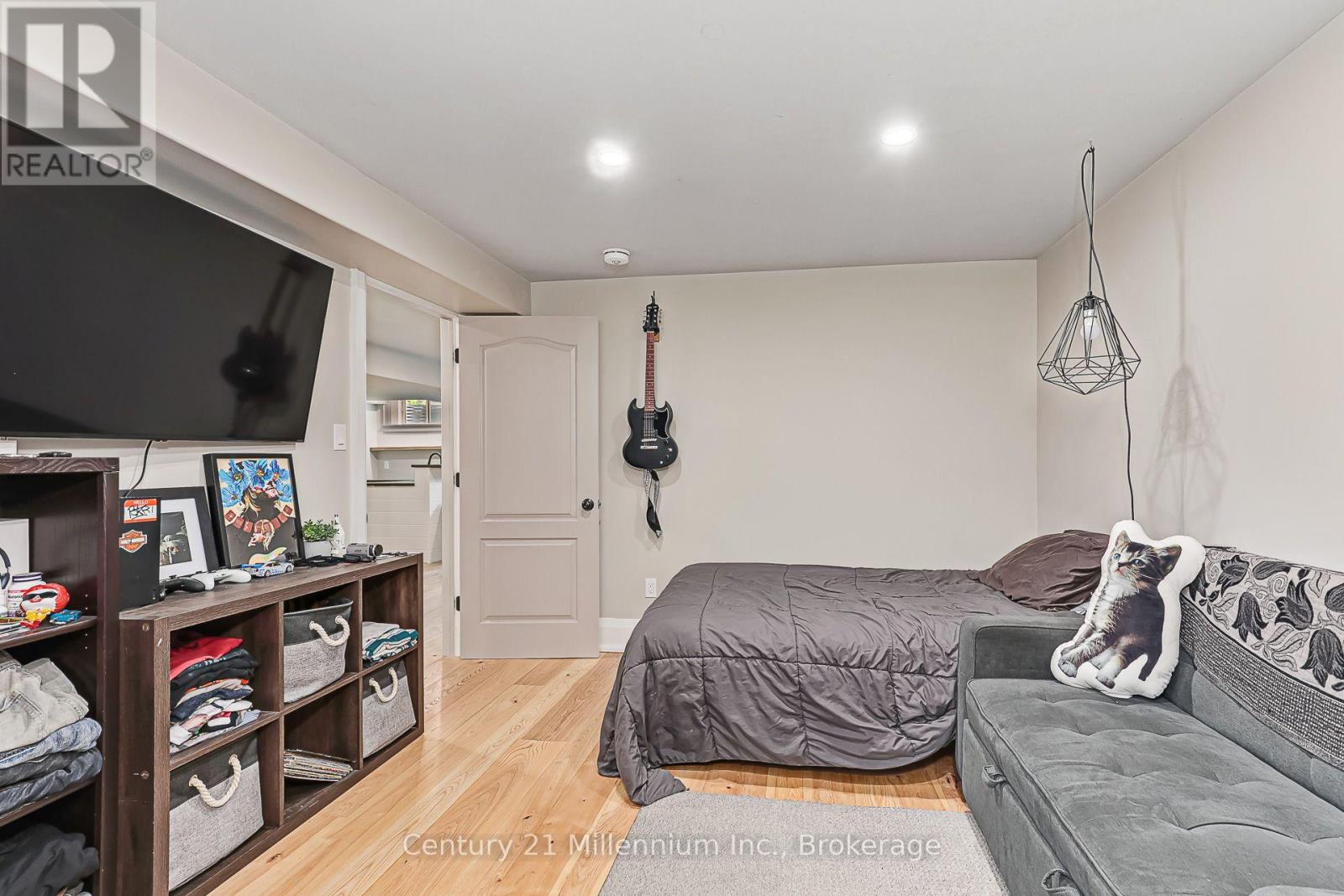 13 Gilpin Crescent — photo 35