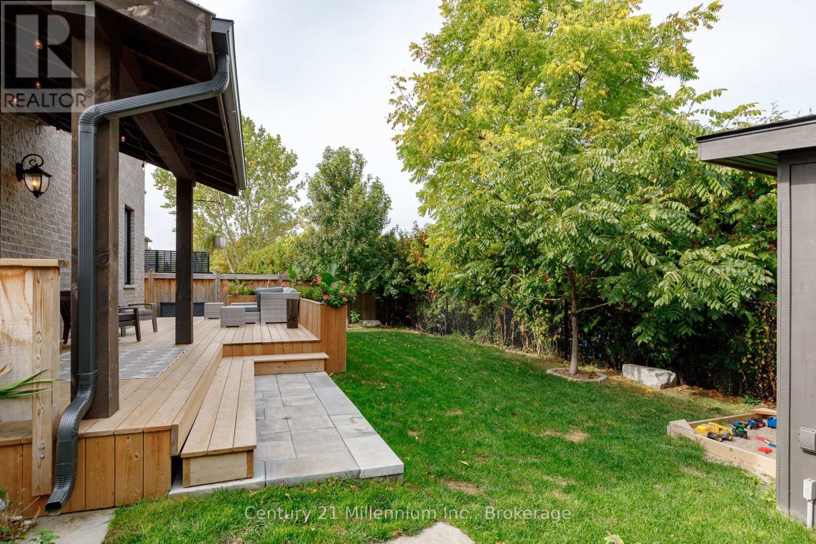 13 Gilpin Crescent — photo 42