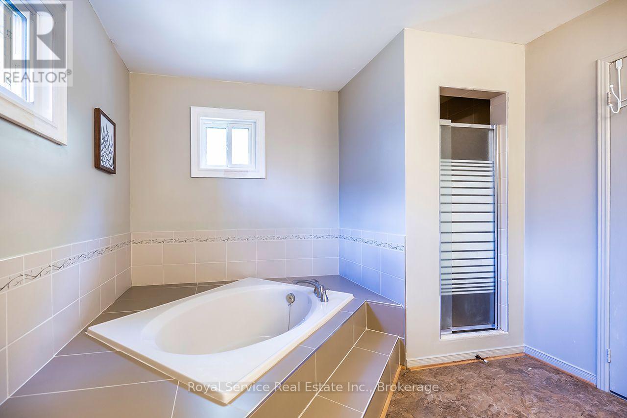 516 Palmtree Crescent — photo 32
