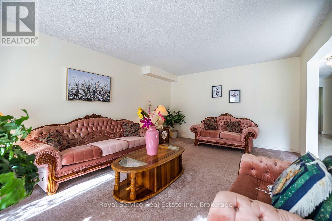 516 Palmtree Crescent — photo 8