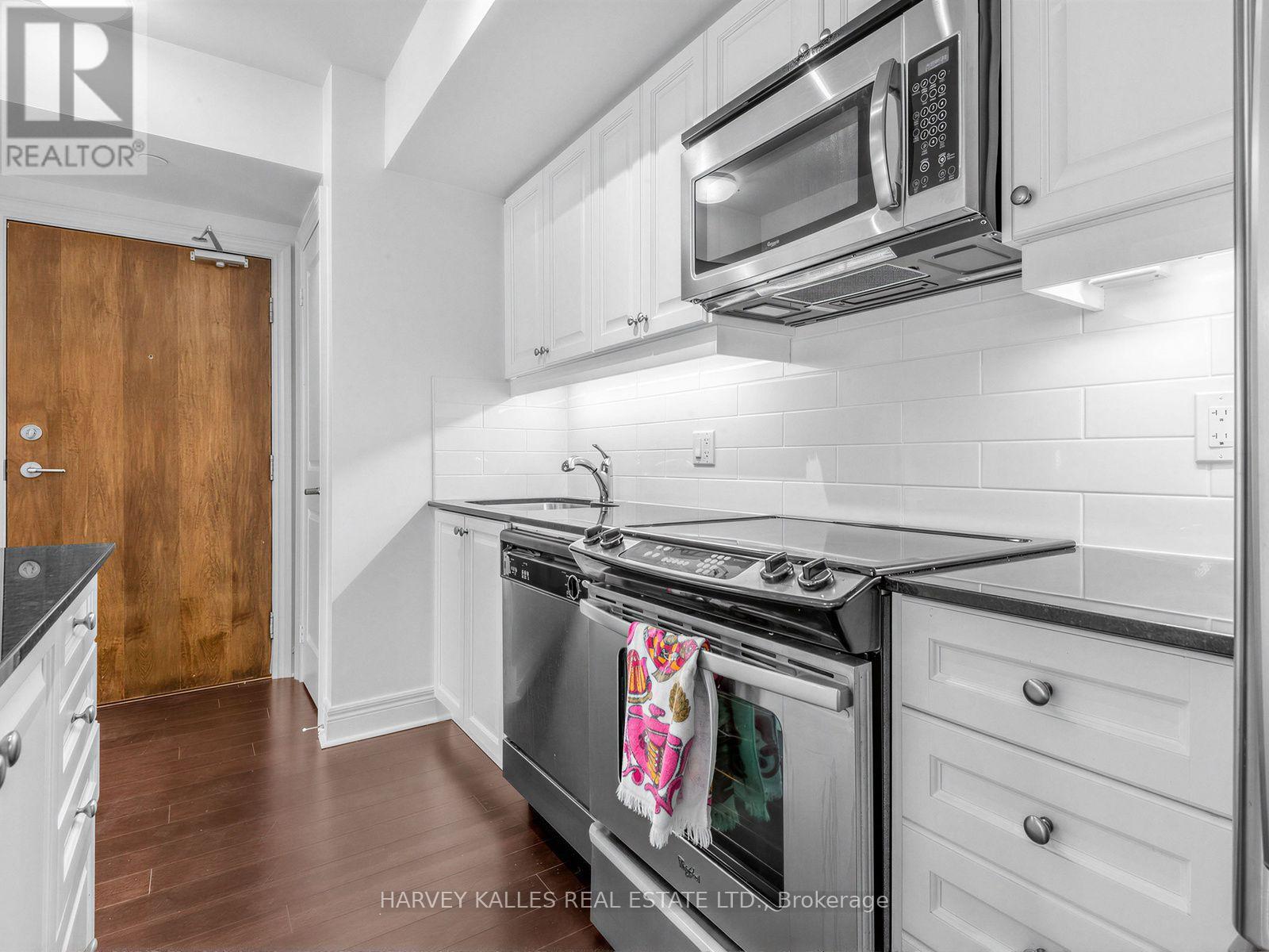 701 Sheppard Avenue — photo 4