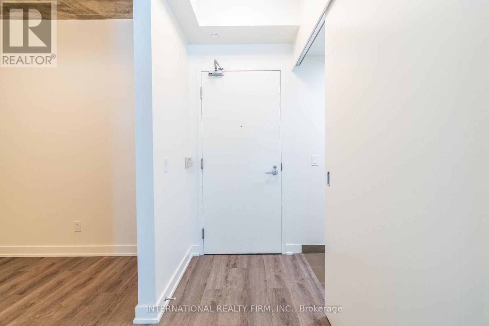 1030 King Street West — photo 4