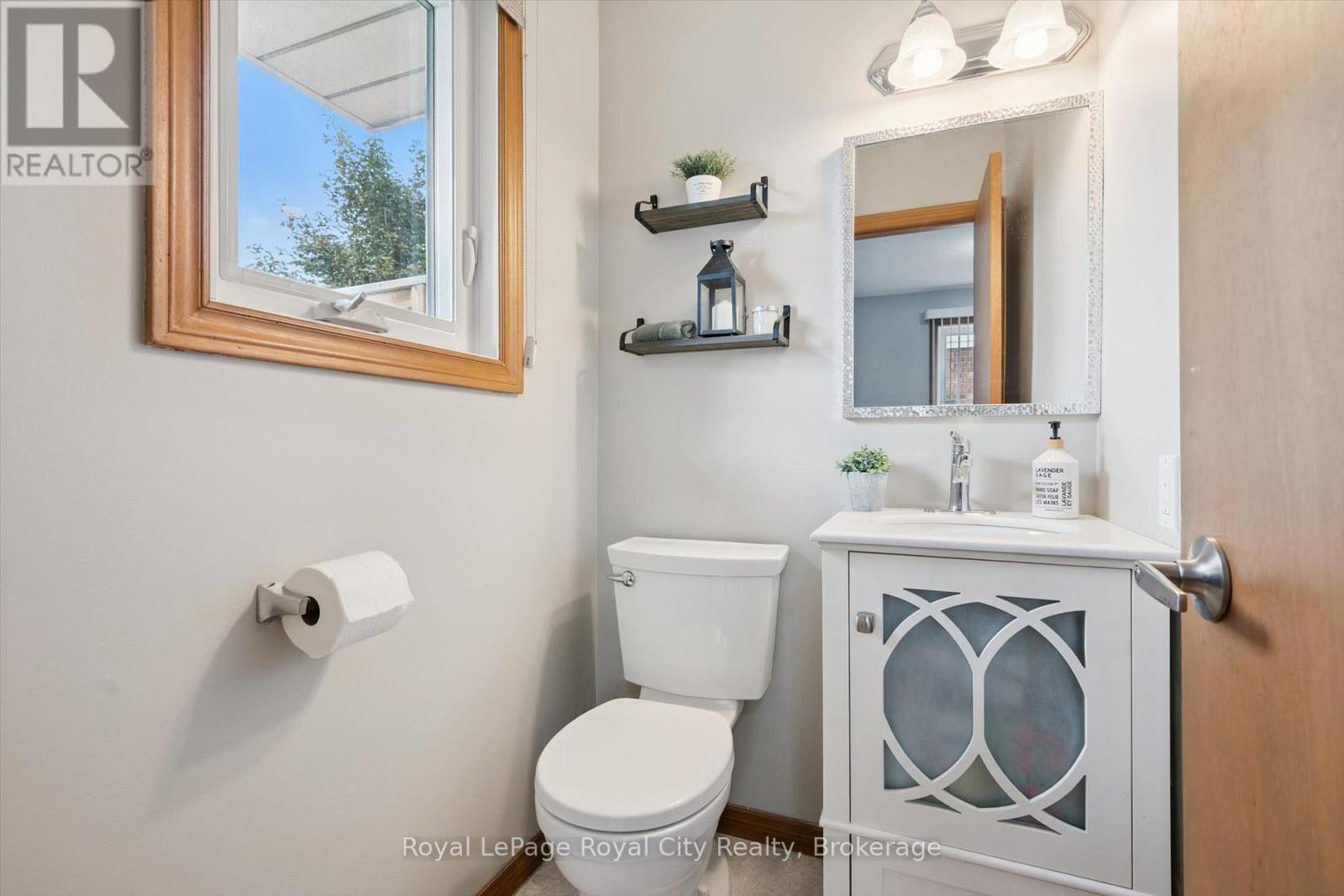 24 Greenwich Drive — photo 16