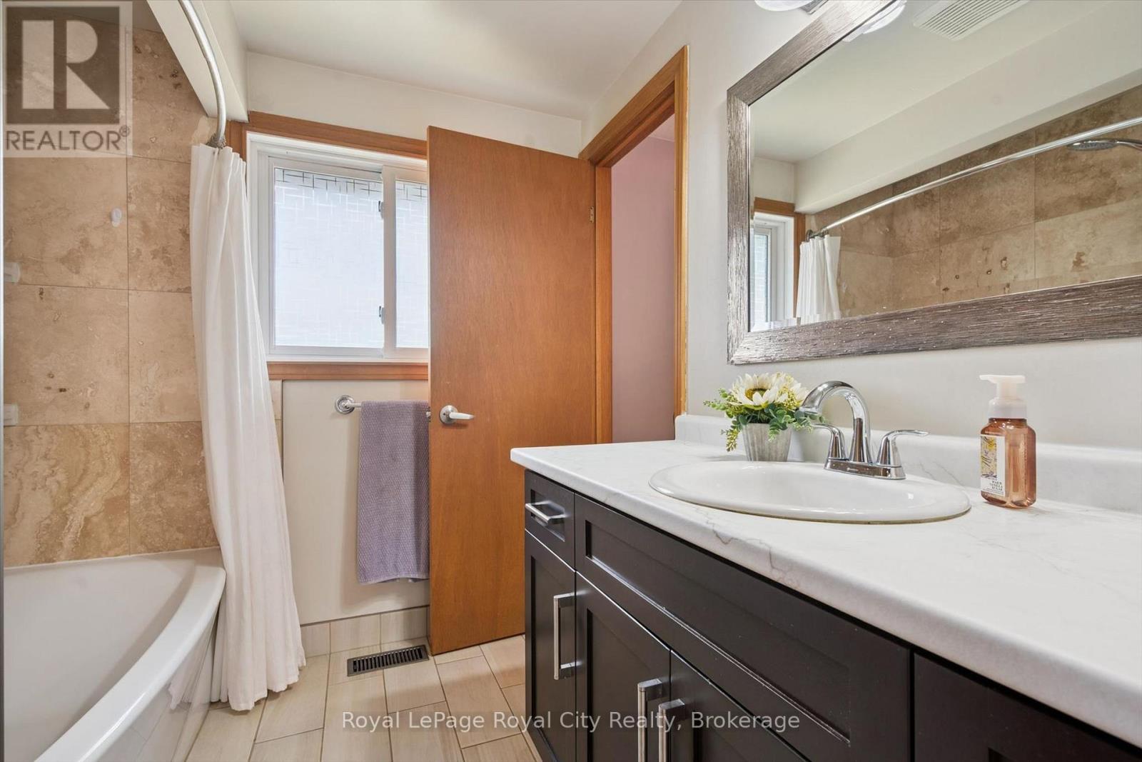 24 Greenwich Drive — photo 19