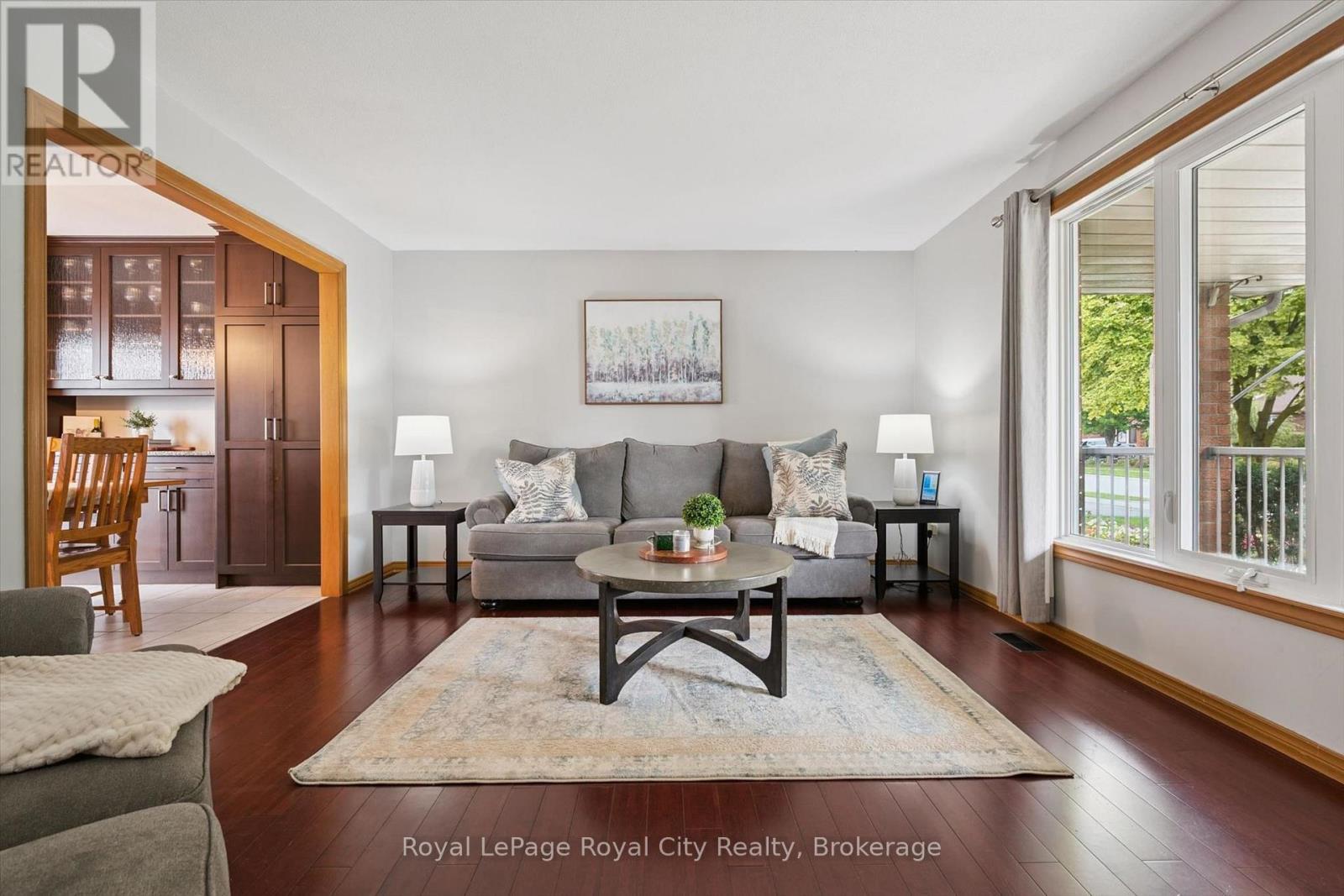 24 Greenwich Drive — photo 4