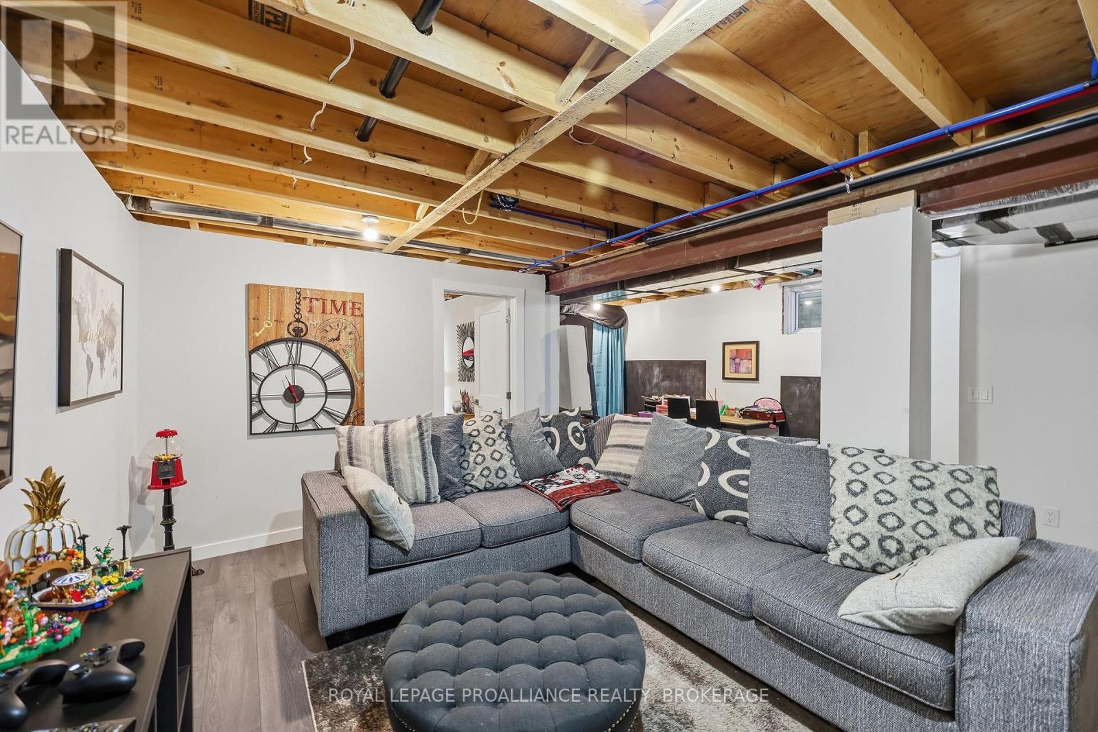 1205 Max Crescent — photo 37