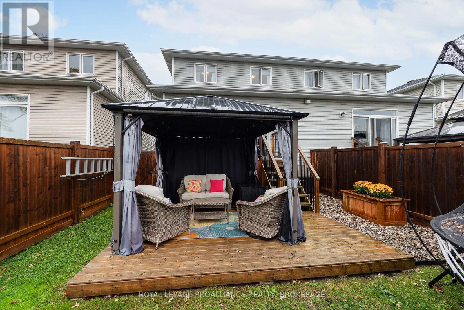 1205 Max Crescent — photo 43