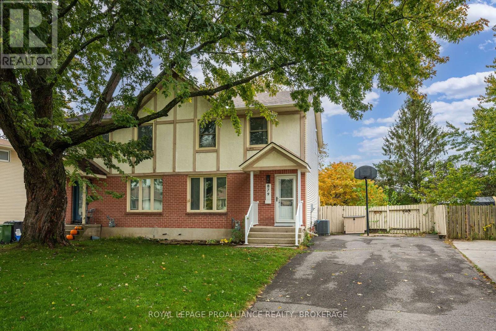 879 BEACONHILL COURT - 1