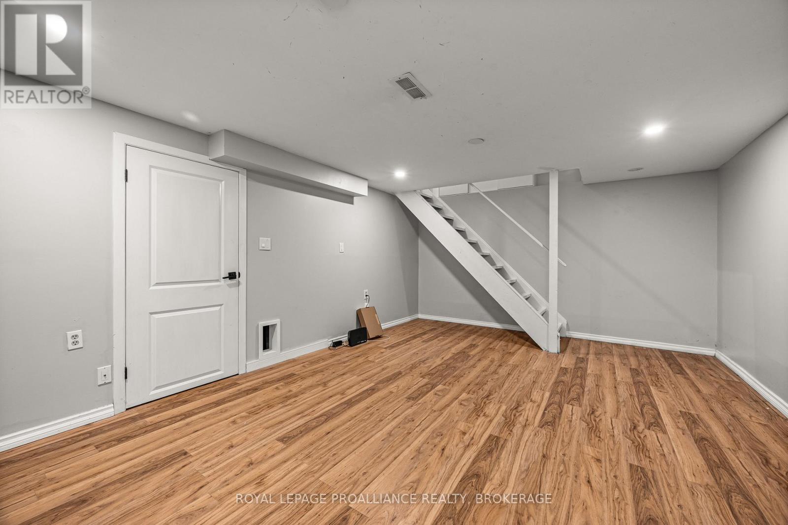 879 BEACONHILL COURT - 28
