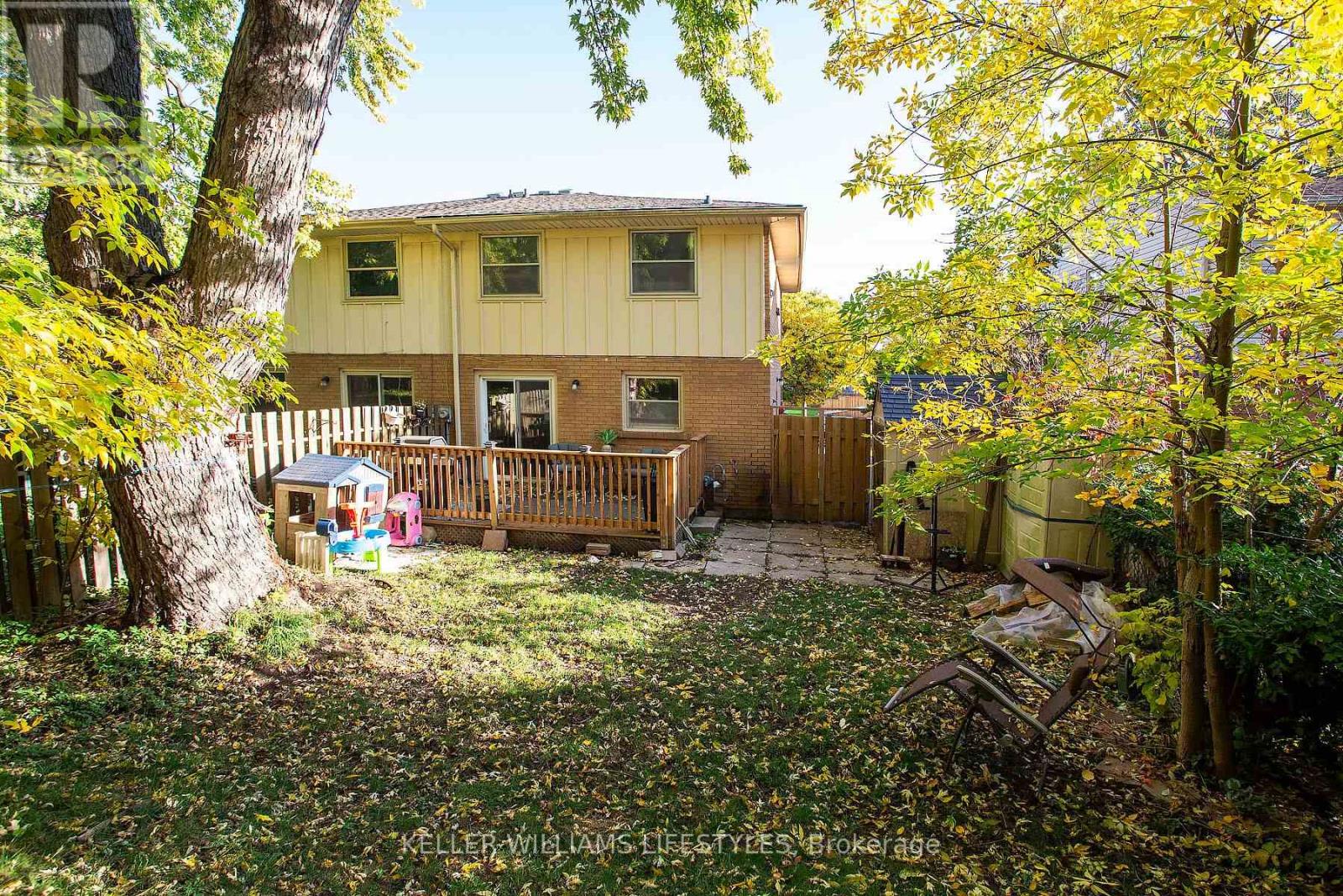 235 Homestead Crescent — photo 31