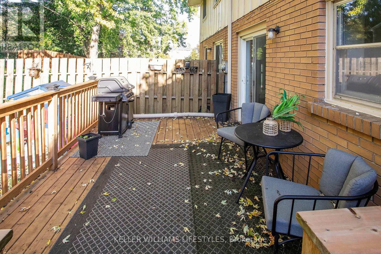 235 Homestead Crescent — photo 33