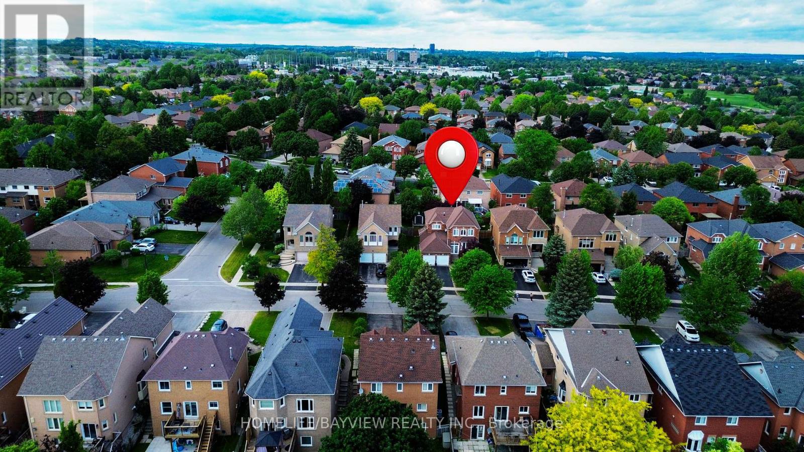 137 Widdifield Avenue, Newmarket, ON photo 2