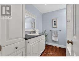 Bedroom 4 - 1068 Wildwood Drive, Newmarket, ON L3Y2B5 Photo 13