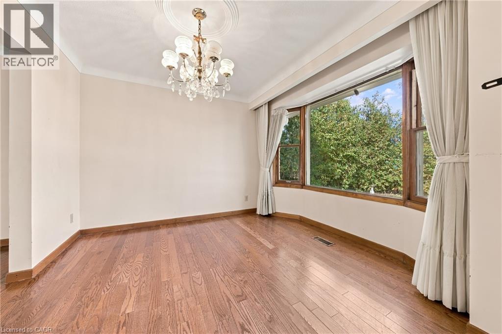 2429 Redfern Road — photo 4