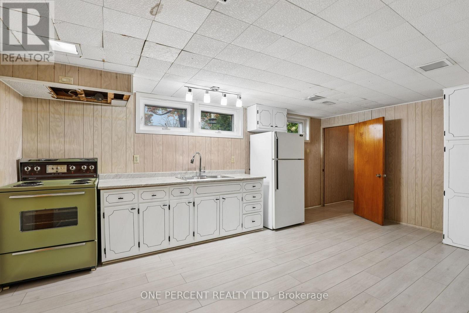 703 TROJAN AVENUE - 22