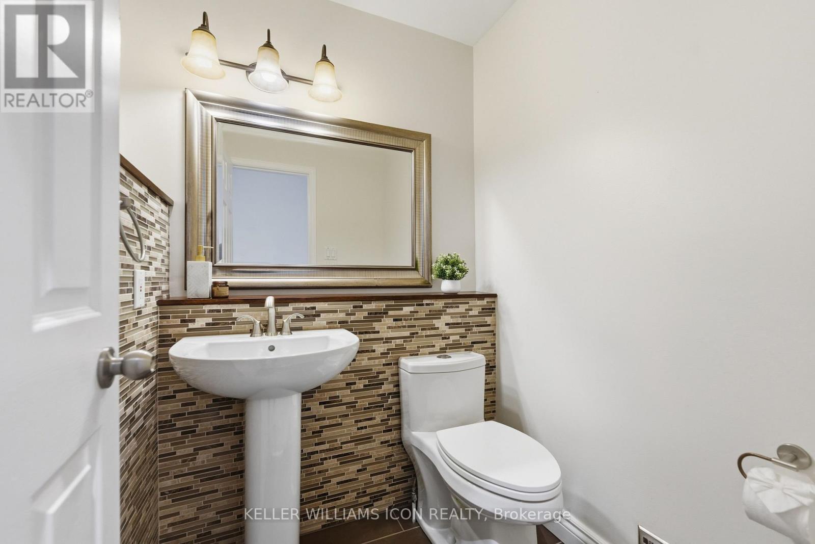 16 Hemlo Crescent — photo 38