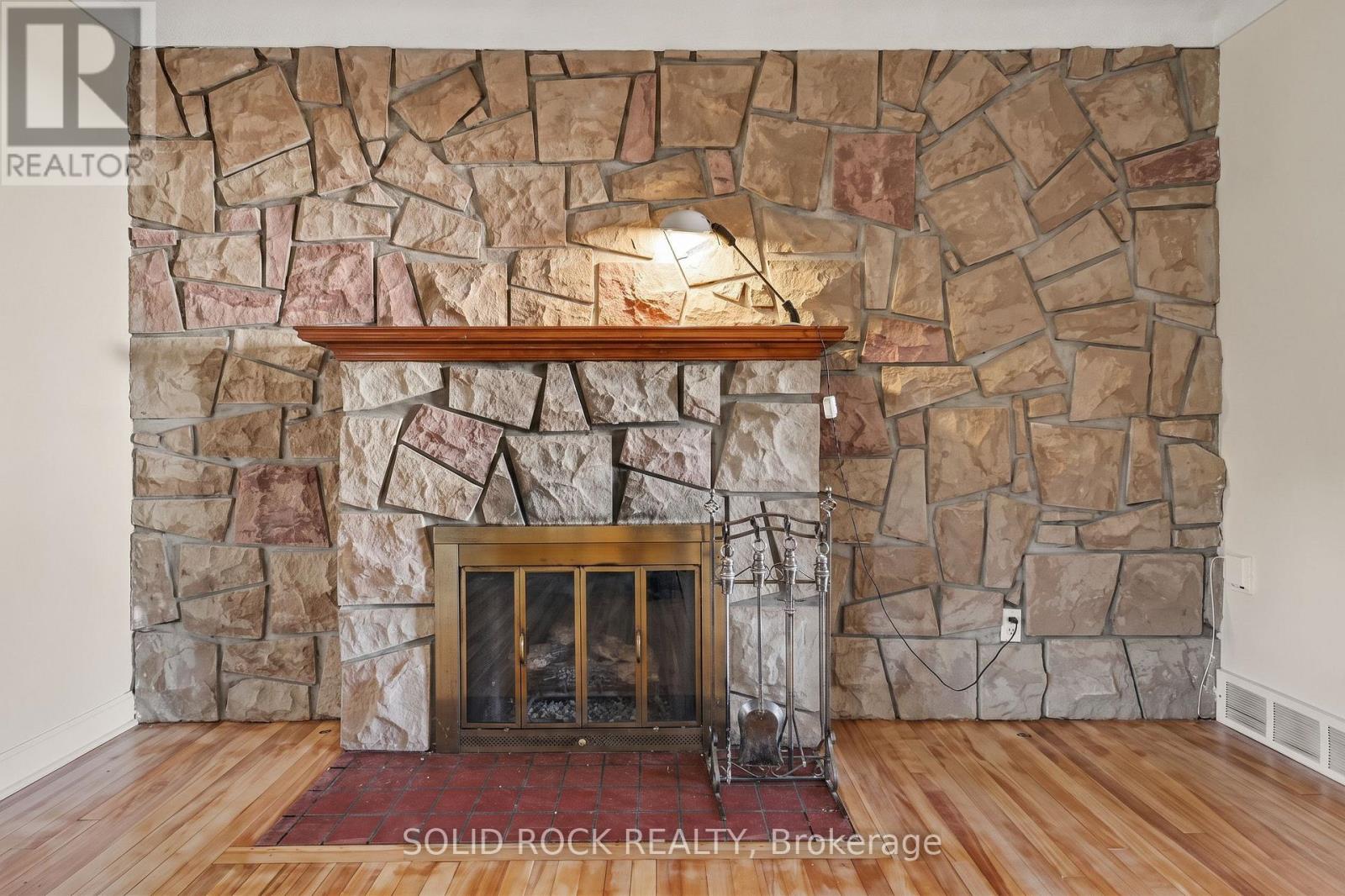 667 ALESTHER STREET - 13