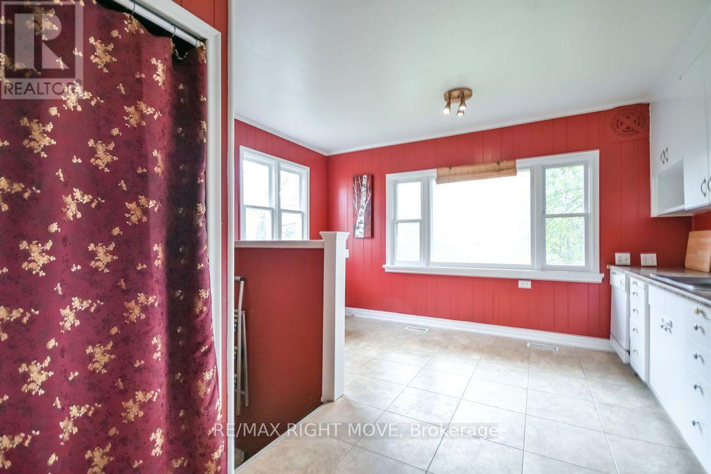 129 Coldwater Road West — photo 12