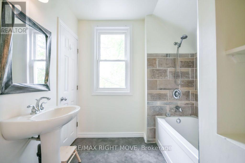 129 Coldwater Road West — photo 24