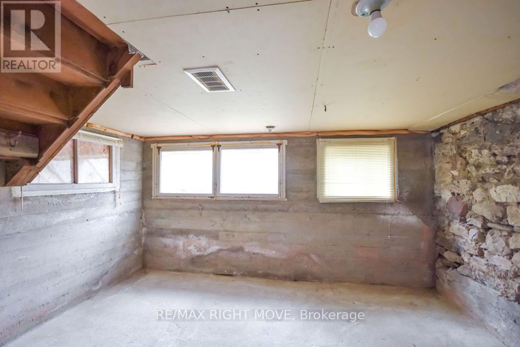 129 Coldwater Road West — photo 26