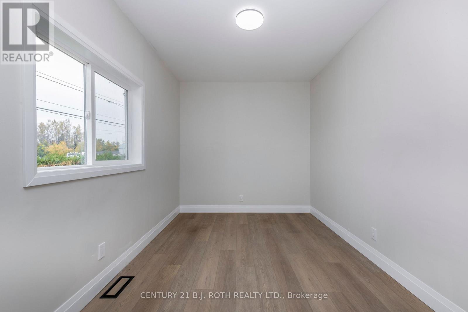 51 JAMES STREET E - 26