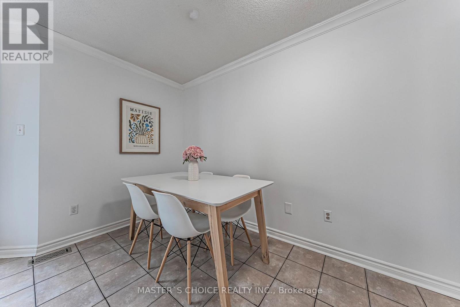 5557 Cortina Crescent — photo 18