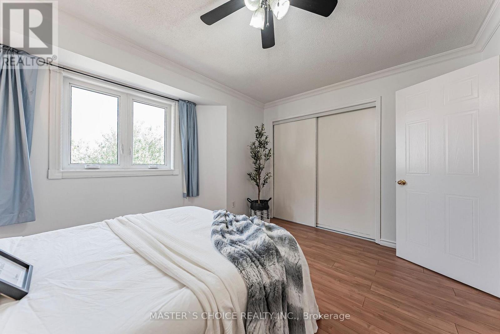 5557 Cortina Crescent — photo 24