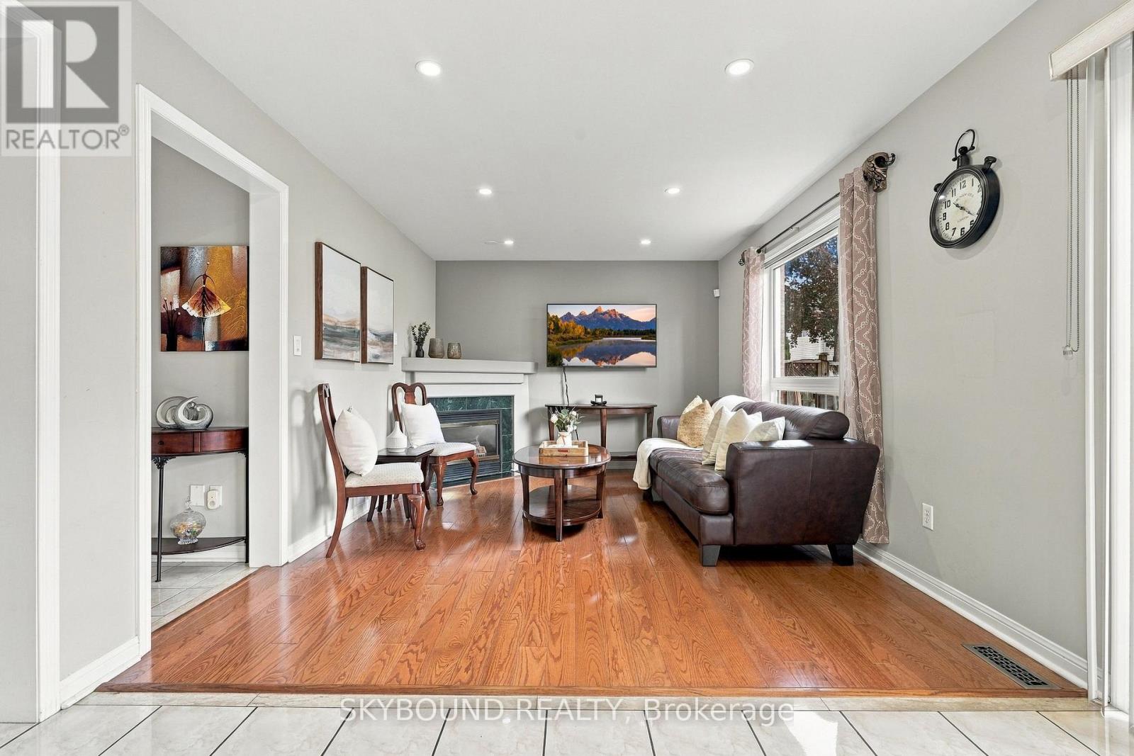 51 THORPE CRESCENT - 11