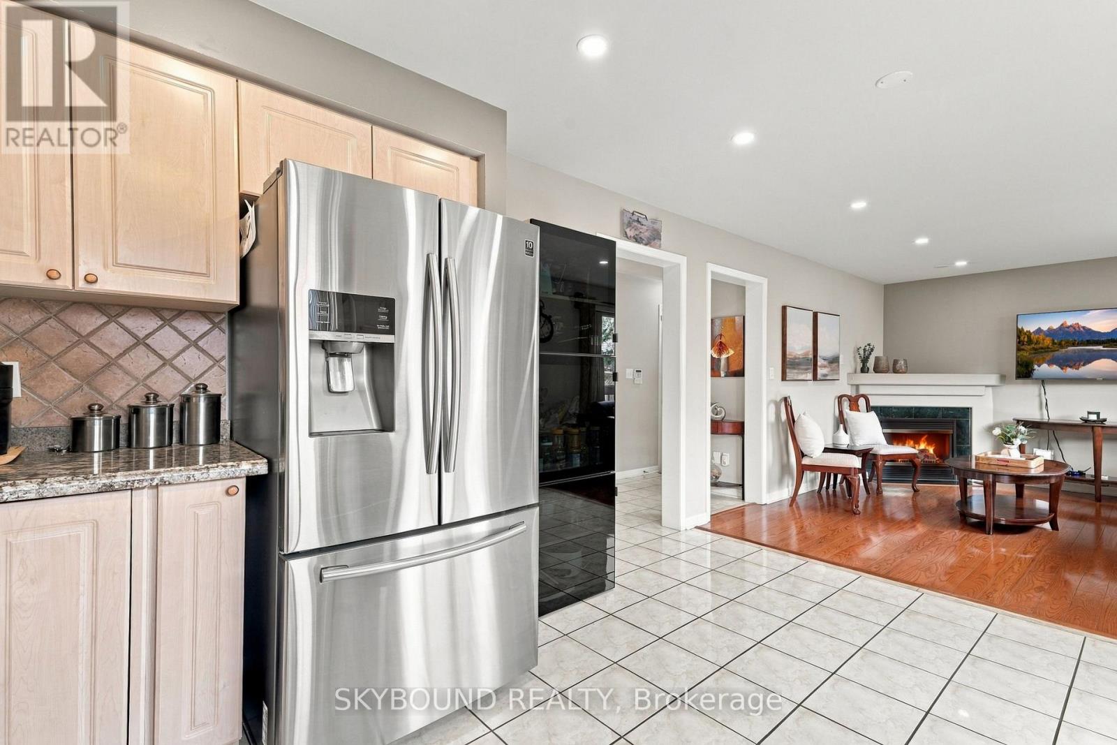 51 THORPE CRESCENT - 15