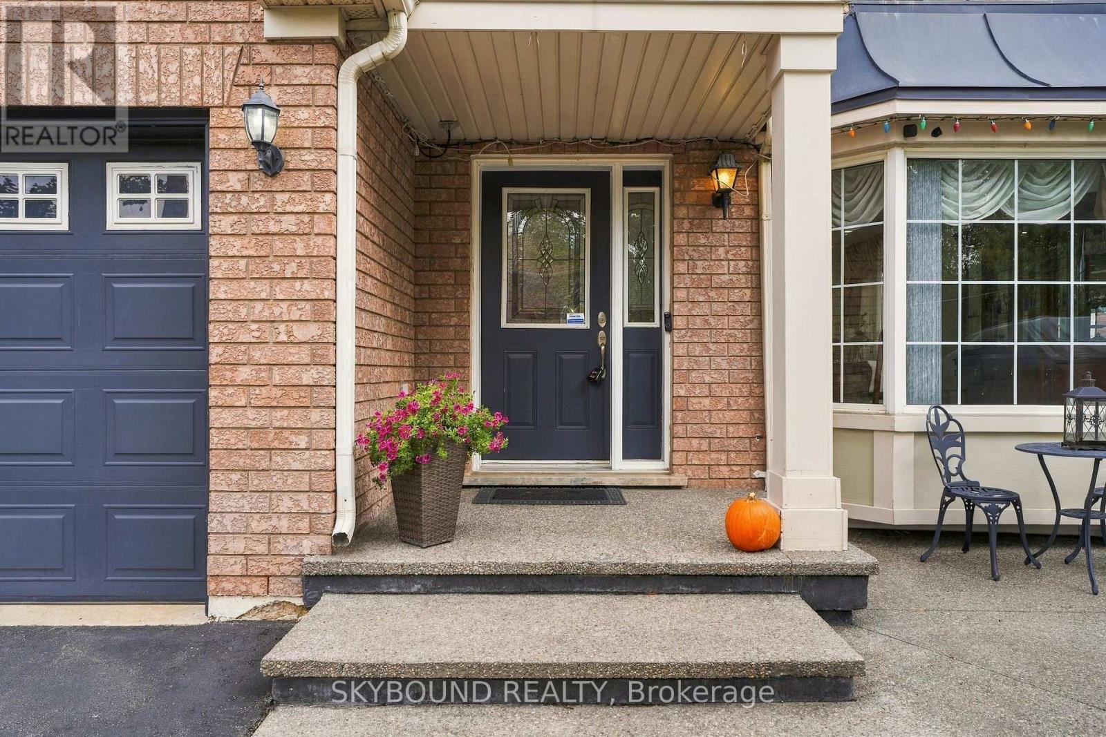 51 Thorpe Crescent, Brampton, ON photo 3