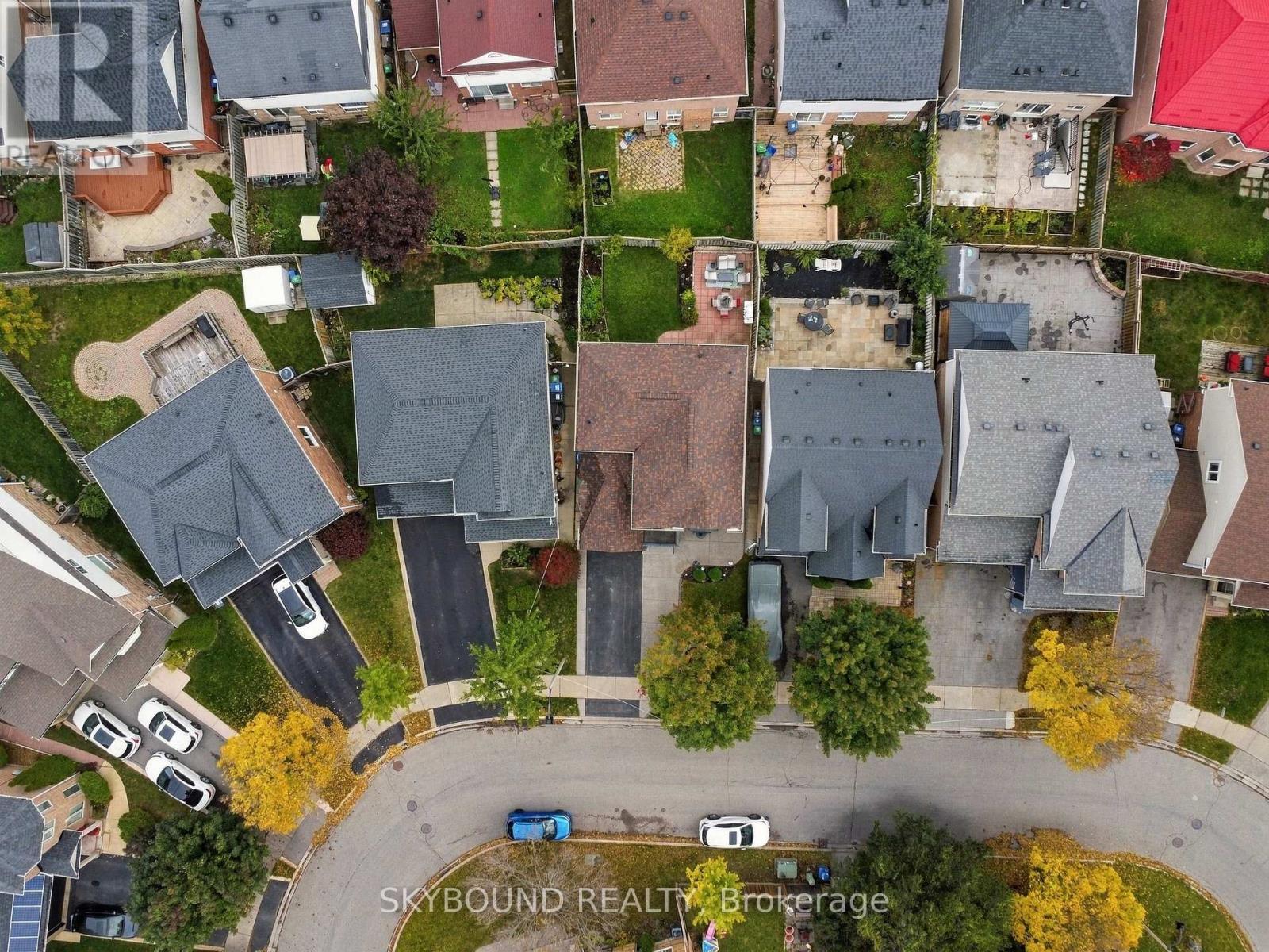 51 THORPE CRESCENT - 47