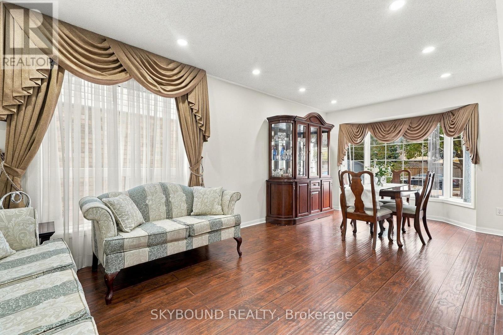 51 Thorpe Crescent, Brampton, ON photo 6