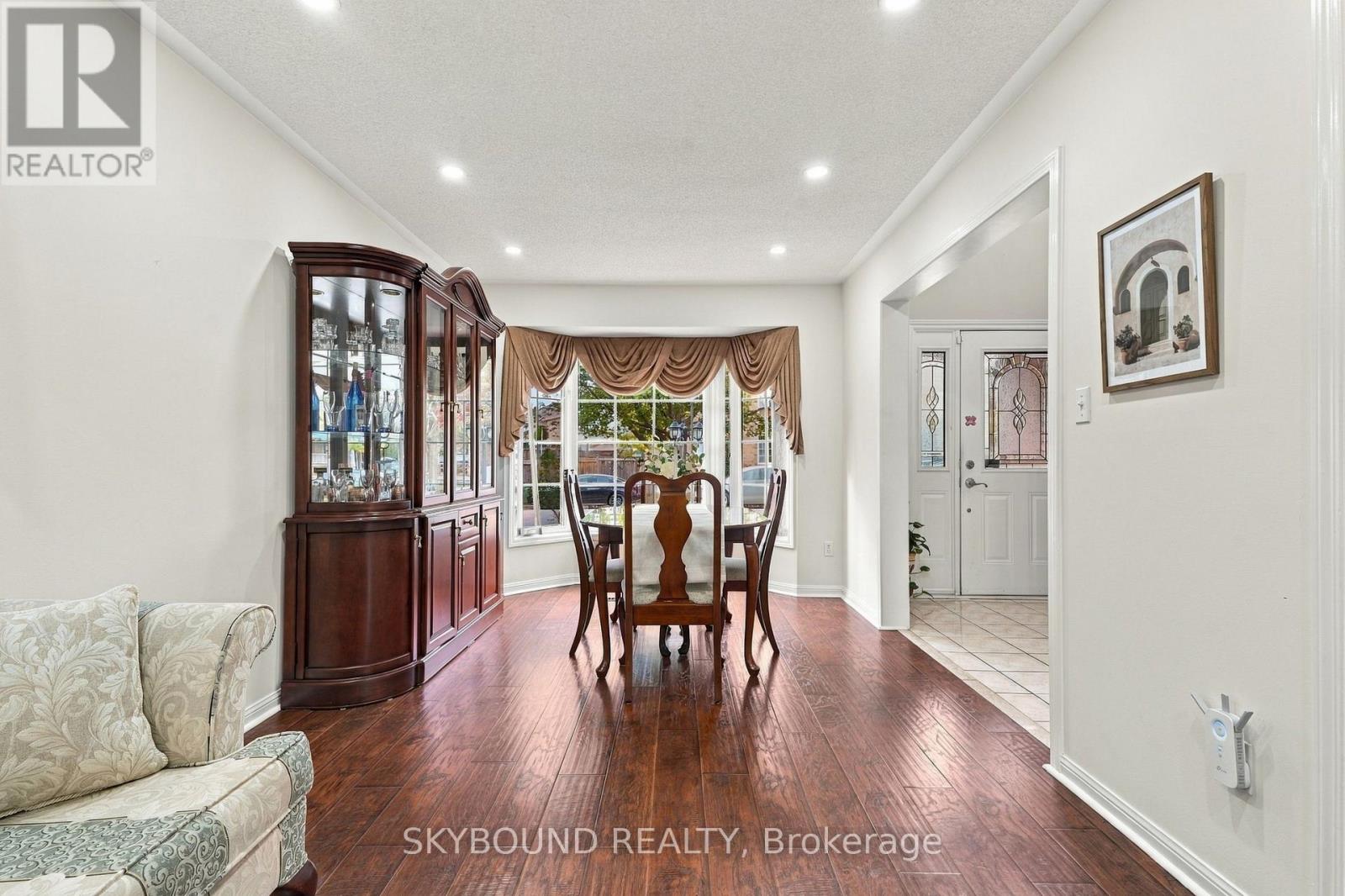 51 THORPE CRESCENT - 8