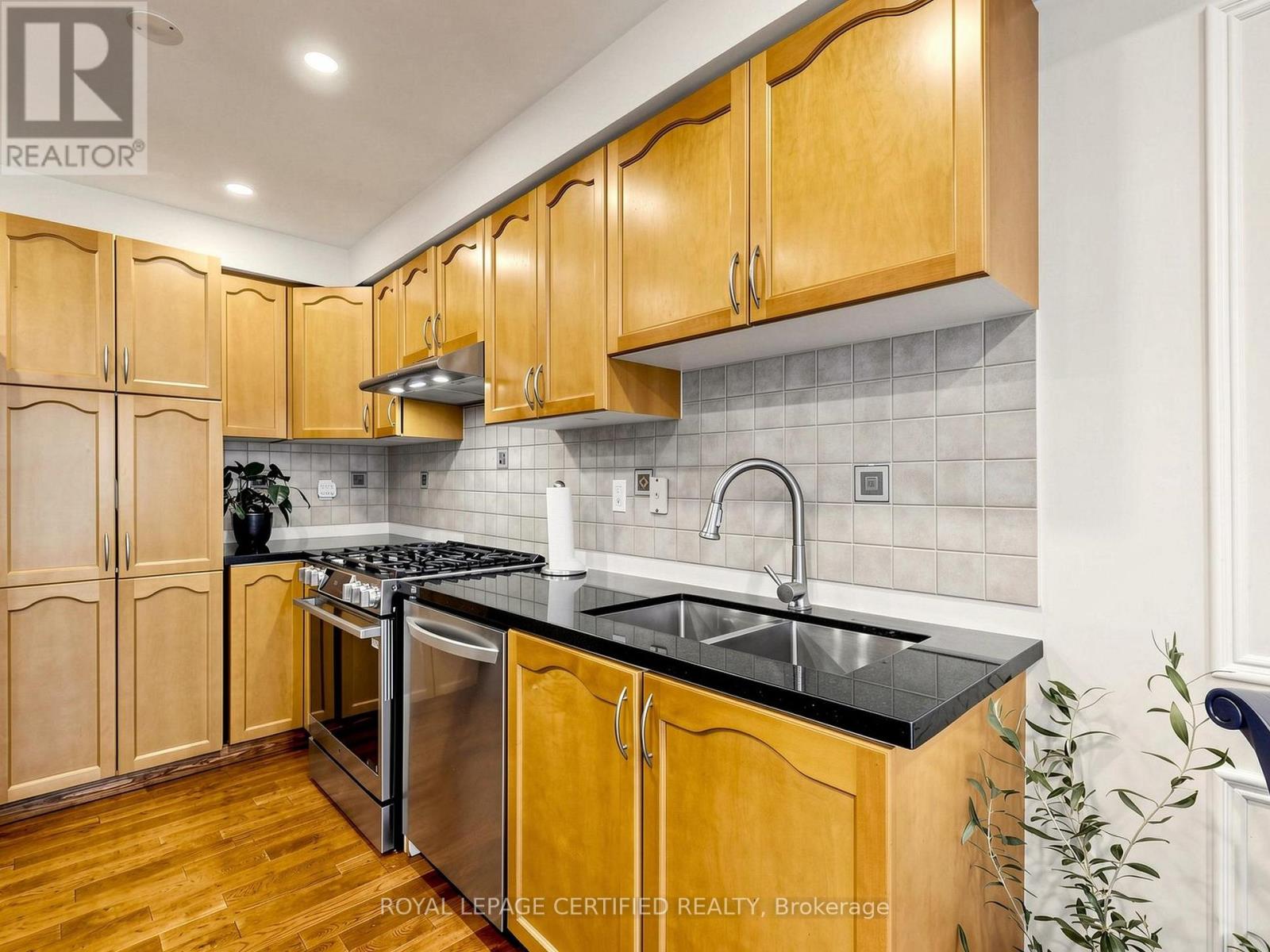 3947 Stardust Drive — photo 15