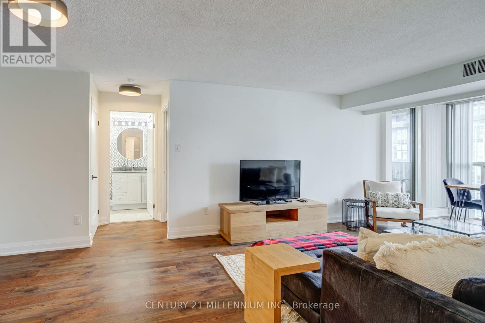 330 Rathburn Road West — photo 10